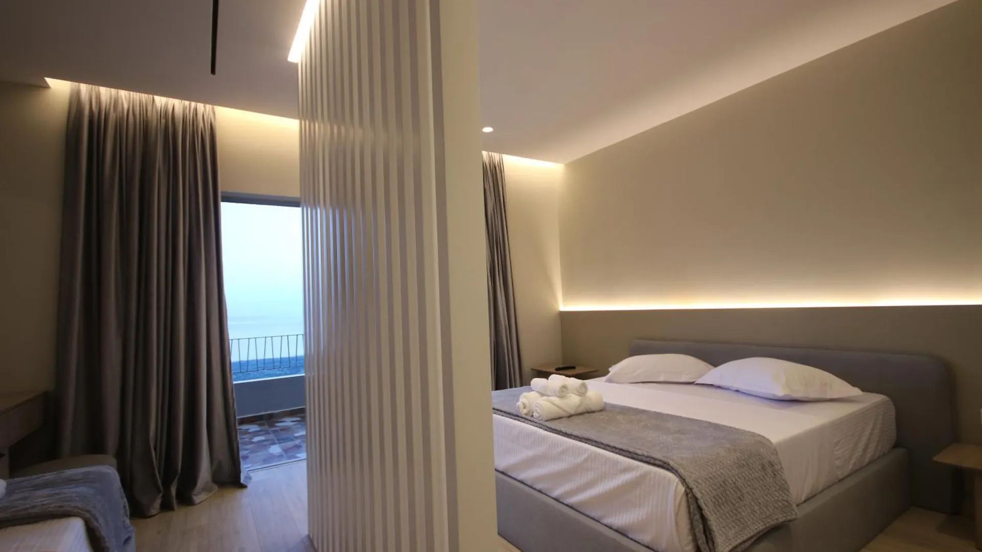 W Cika Hotel 보르쉬