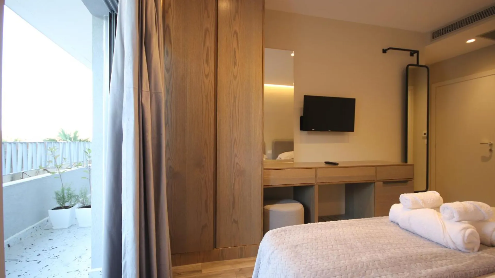 W Cika Hotel Borsh Albania