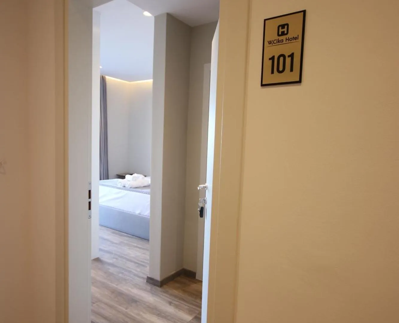 W Cika Hotel 보르쉬